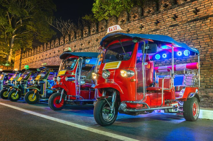 tuk-tuk-thailand-thai-traditional-taxi-thailand_335224-787